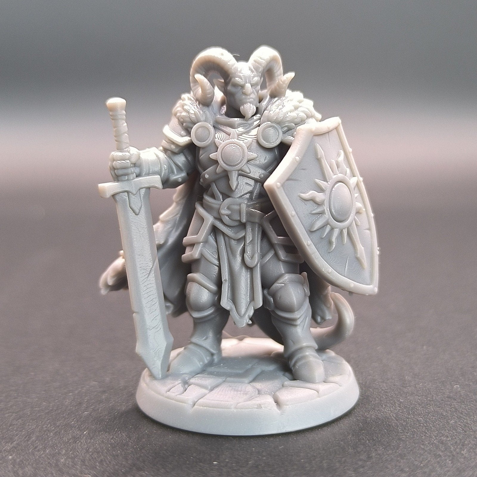 Tiefling Paladin Miniature D&D HQ dungeon's and dragons, Ophalen of Verzenden, Overige soorten