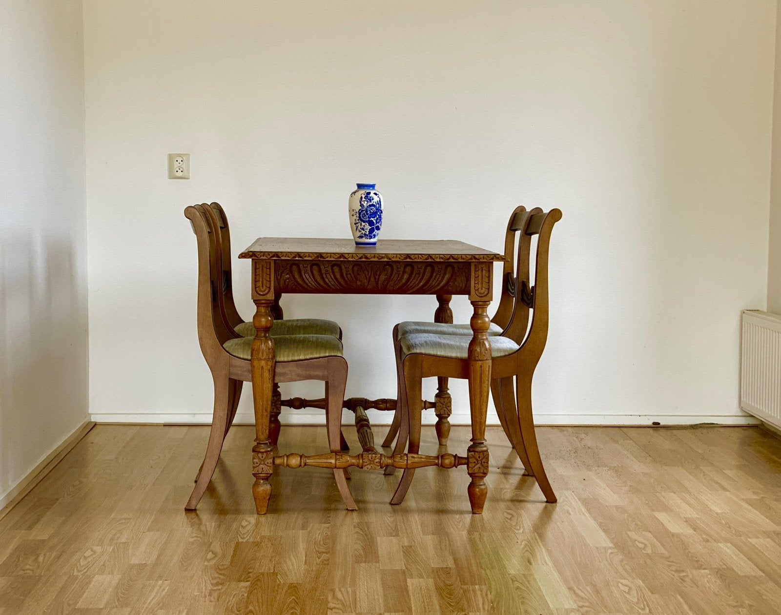 Antieke tafel met 4 stoelen, Ophalen