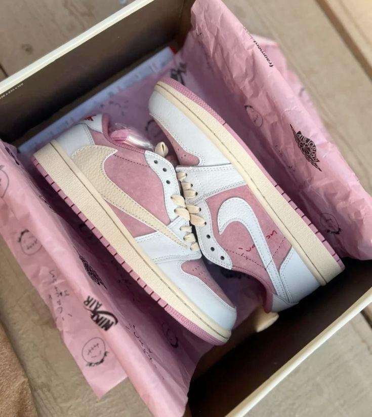 Nike Travis Scott Schoenen -Maten 36 tot 47, Ophalen of Verzenden, Nieuw, Roze, Sneakers of Gympen