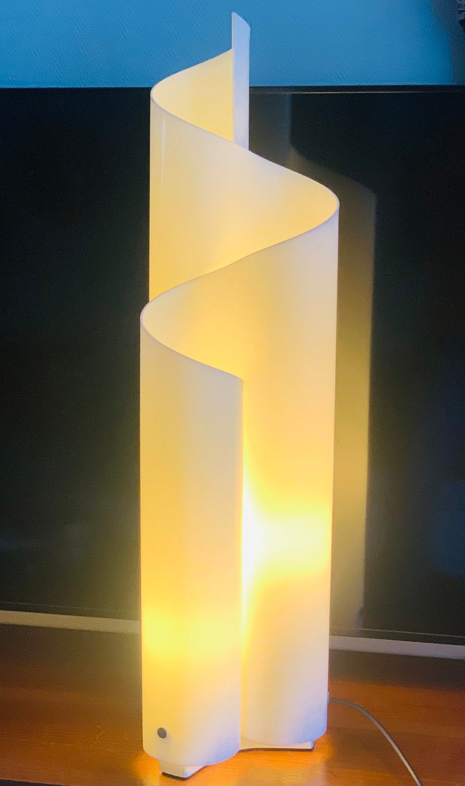 Vico Magistretti Mezza Chimere lamp.  Vintage., Huis en Inrichting, Lampen | Vloerlampen, Ophalen, Zo goed als nieuw, Kunststof