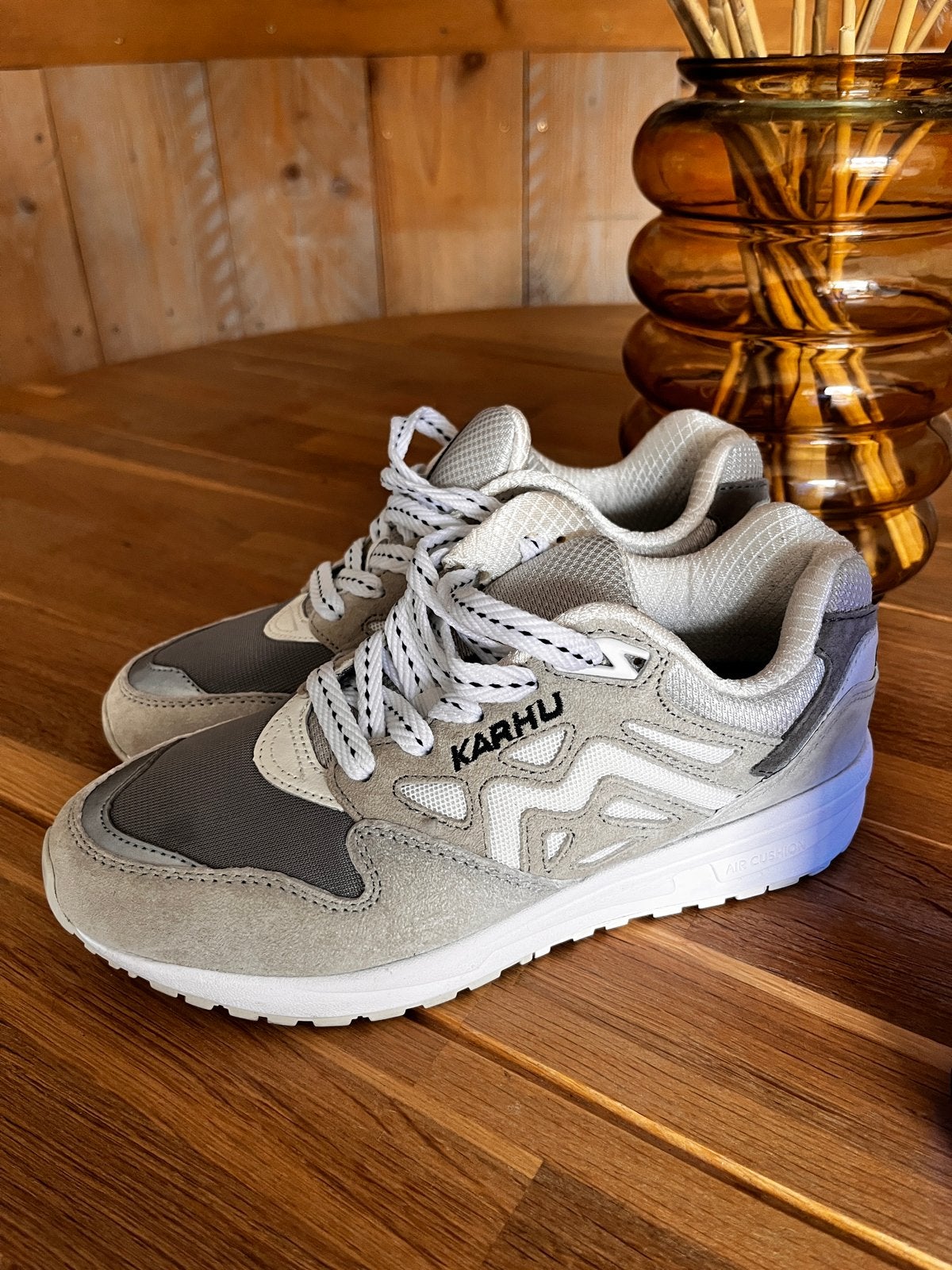 Karhu Legacy ‘96 sneakers - Zo goed als nieuw, Ophalen of Verzenden, Zo goed als nieuw, Grijs, Sneakers of Gympen