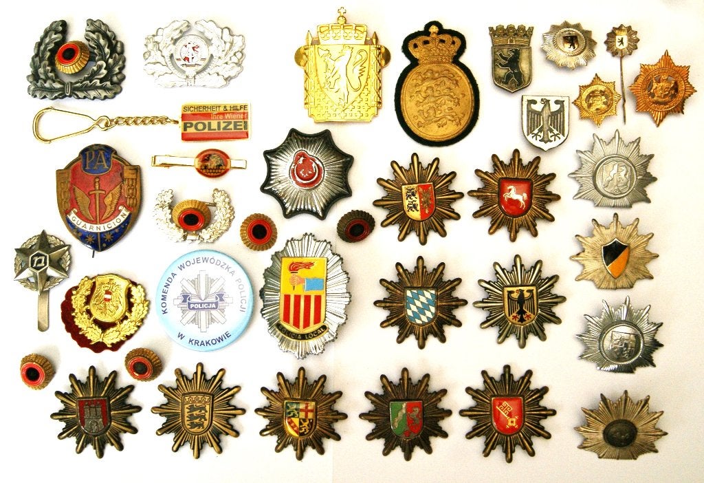 Lot diverse Internationale Politie pet emblemen en insignes, Ophalen of Verzenden, Marechaussee, Overige gebieden, Embleem of Badge