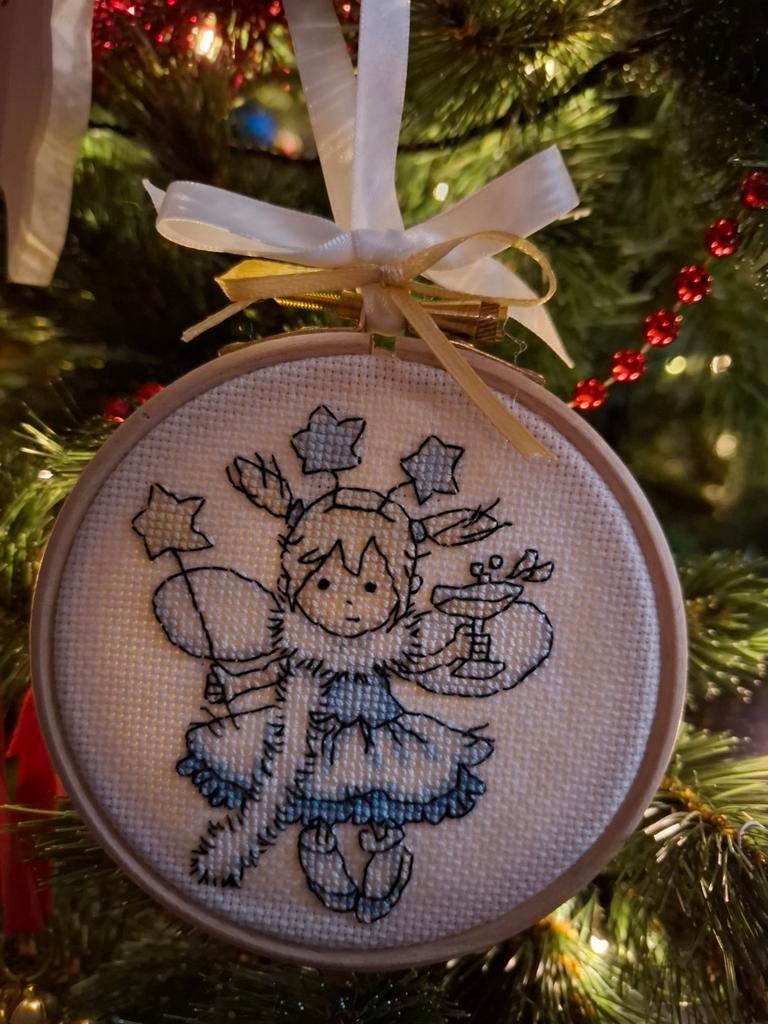Geborduurde Kerst boomhanger - Oud en Nieuw engeltje, Diversen, Kerst, Ophalen of Verzenden, Nieuw