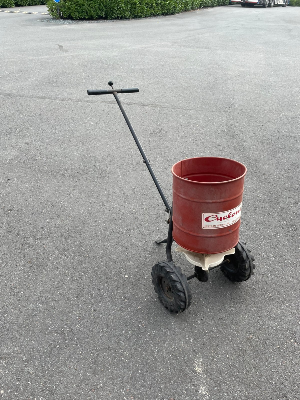 Oude handkunstmest strooier kunstmeststrooier cyclone seeder, Ophalen
