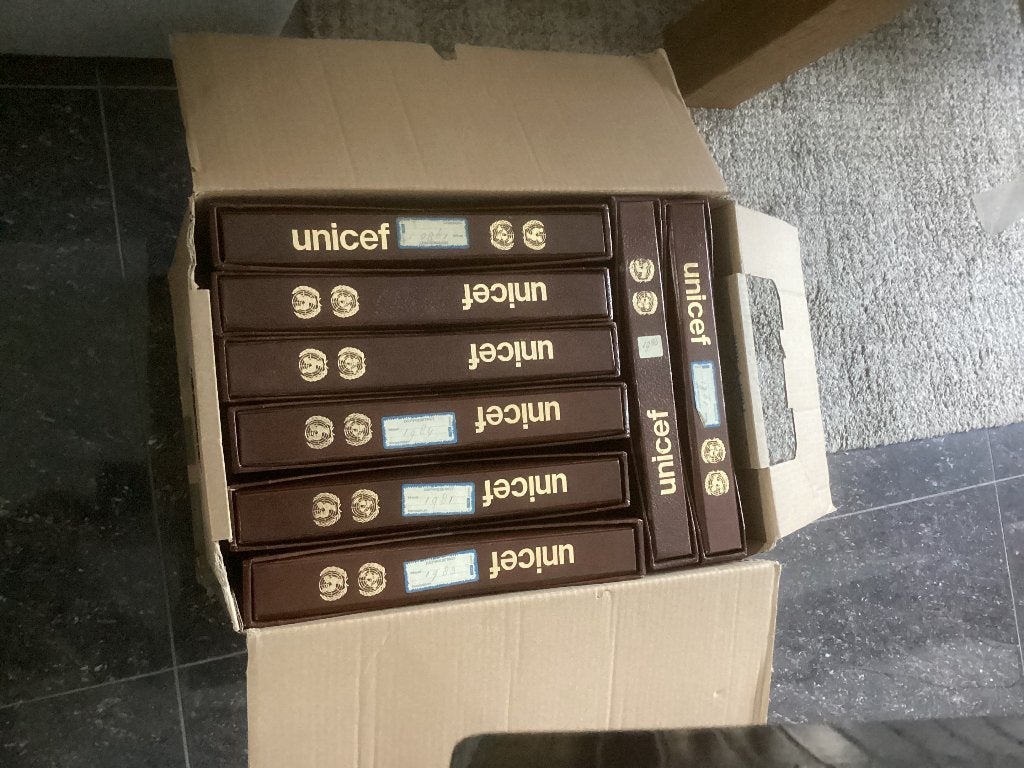 9 mooie albums Unicef met cassette Met veel foto´s en tekst, Postzegels en Munten, Ophalen of Verzenden, Onbeschreven, Nederland