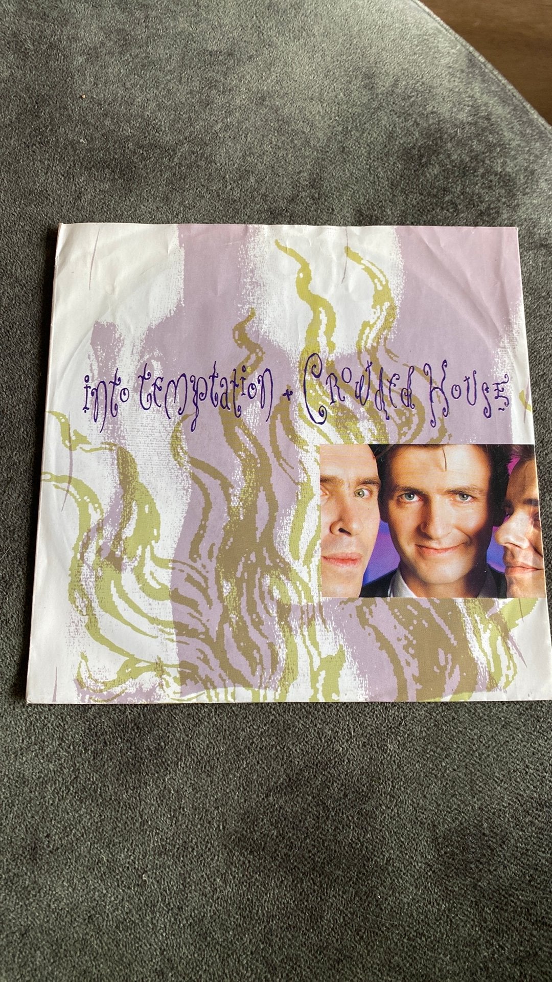 Vinyl single Crowded House - Into temptation, Ophalen of Verzenden, Zo goed als nieuw, Pop