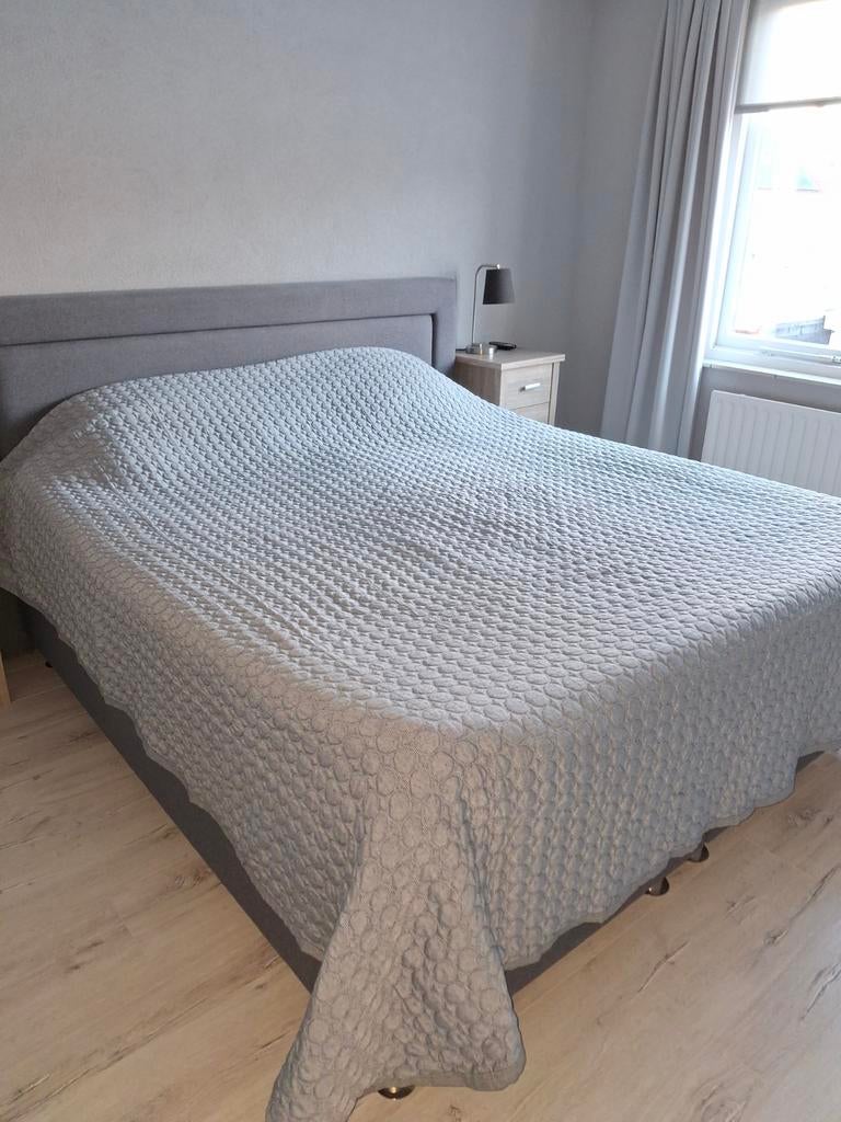 Nightsrest Lucia Bedsprei Antraciet 270x260 - Rond Afgewerkt, Ophalen of Verzenden, Gebruikt, Grijs, Deken of Dekbed