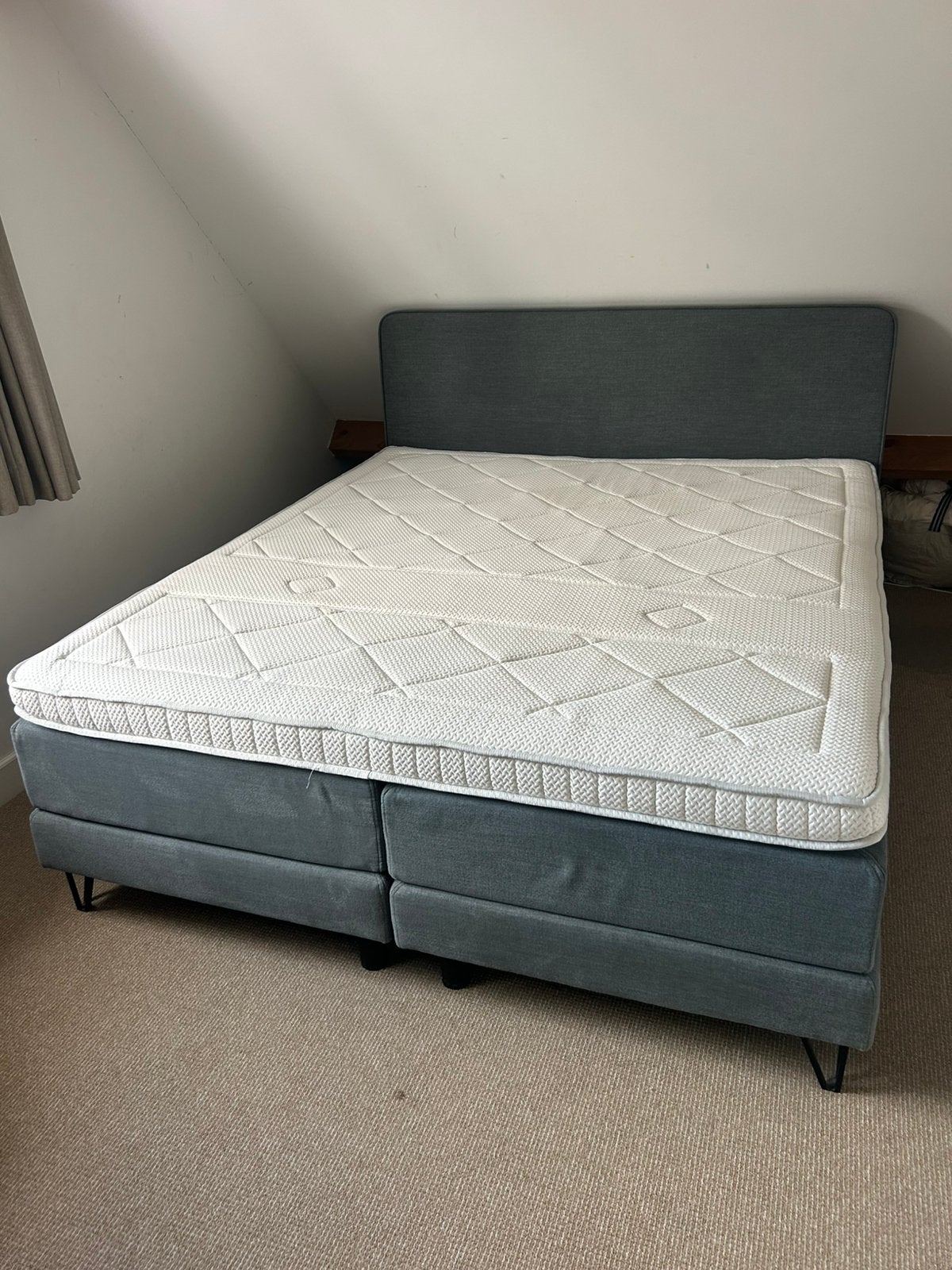 Boxspring Swiss Sense met nieuwe matrassen en topper, Huis en Inrichting, Ophalen, Tweepersoons, Zo goed als nieuw, 180 cm