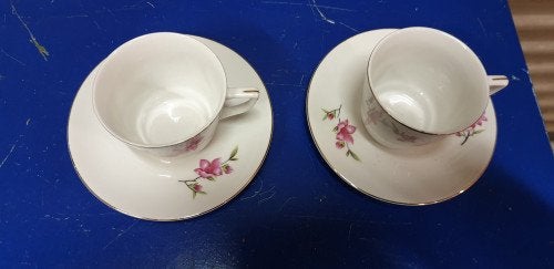 kop en schotel met bloem, Huis en Inrichting, Ophalen of Verzenden, 'T Olde Gre-j, Info@toldegrej.nl, Endepoelstraat 20f Didam