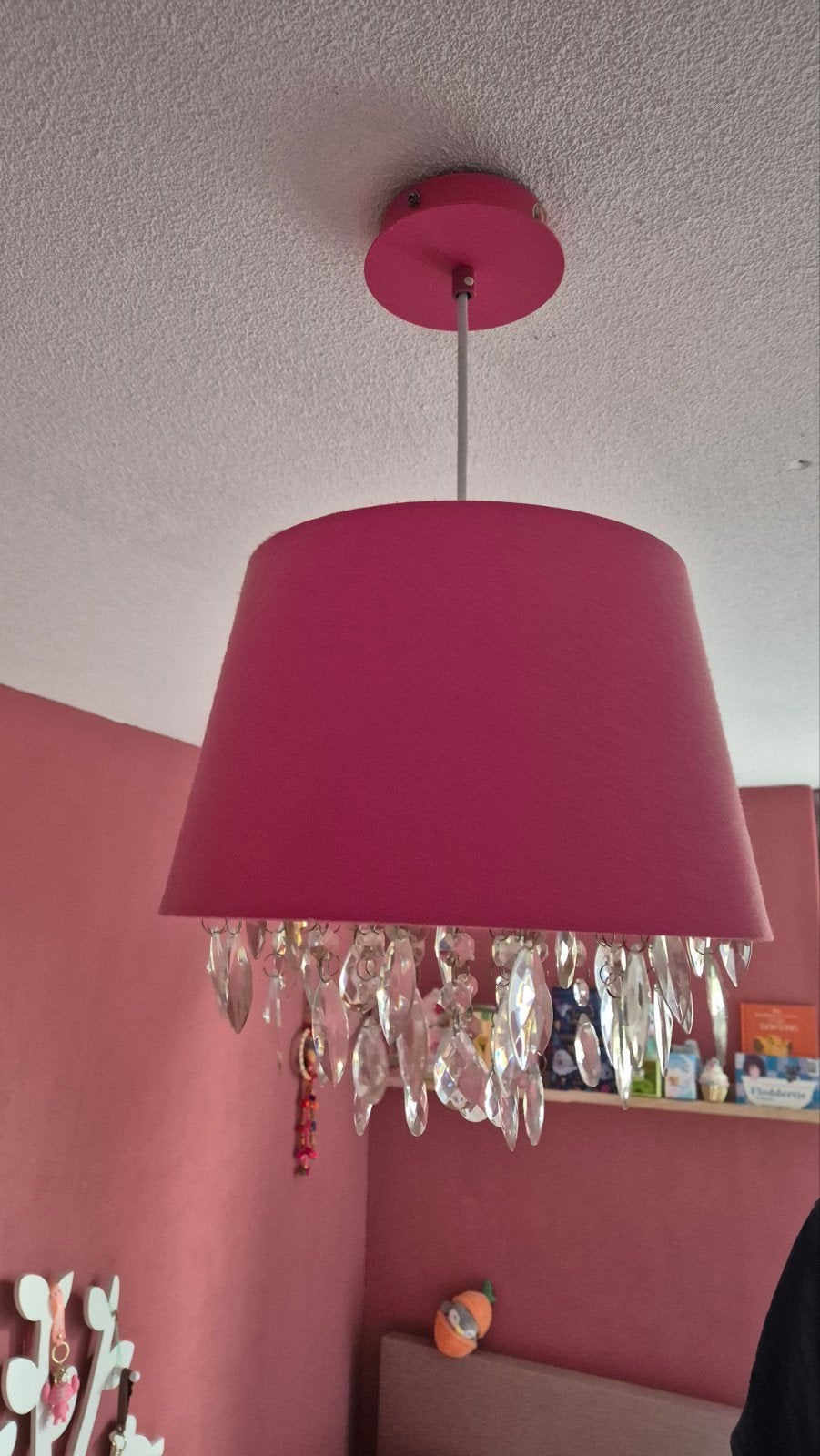 Roze hanglamp met kristallen, zo goed als nieuw, Ophalen, Modern, Speels, E27 (groot), Zo goed als nieuw