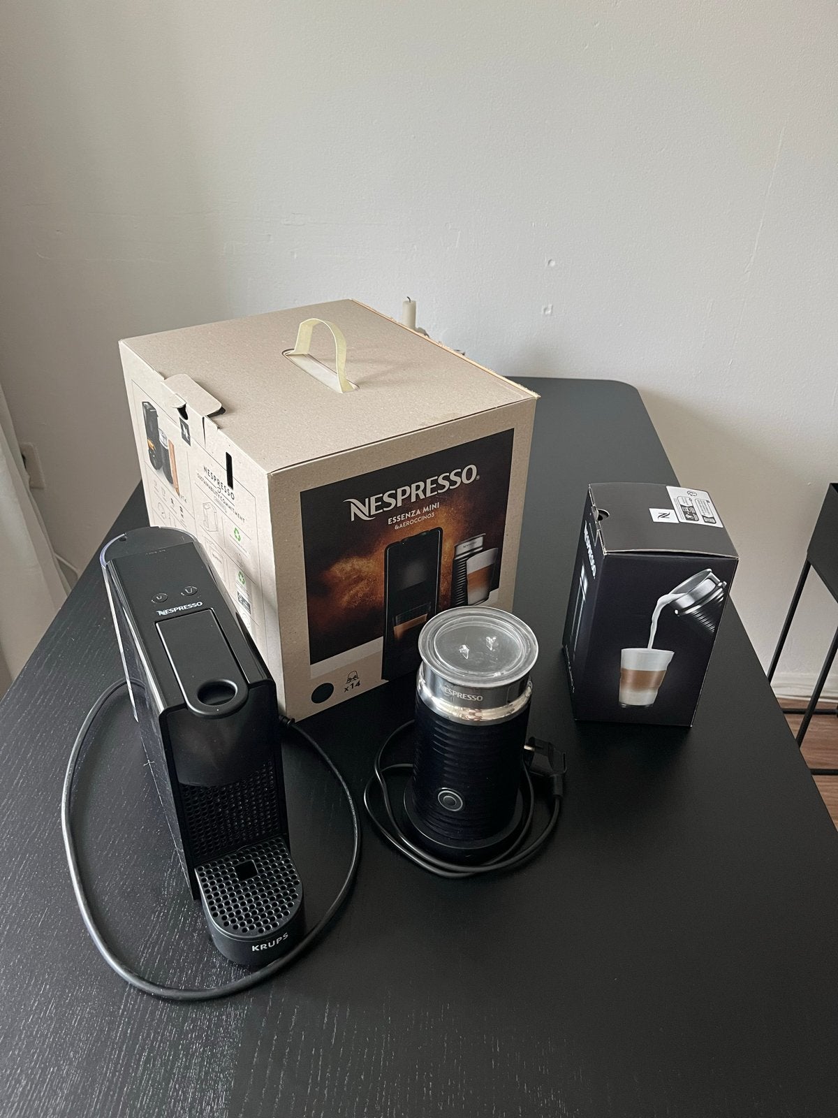 Nespresso Essenza Mini & Aeroccino 3 - Zo goed als nieuw, Ophalen, Espresso apparaat, Zo goed als nieuw, 1 kopje