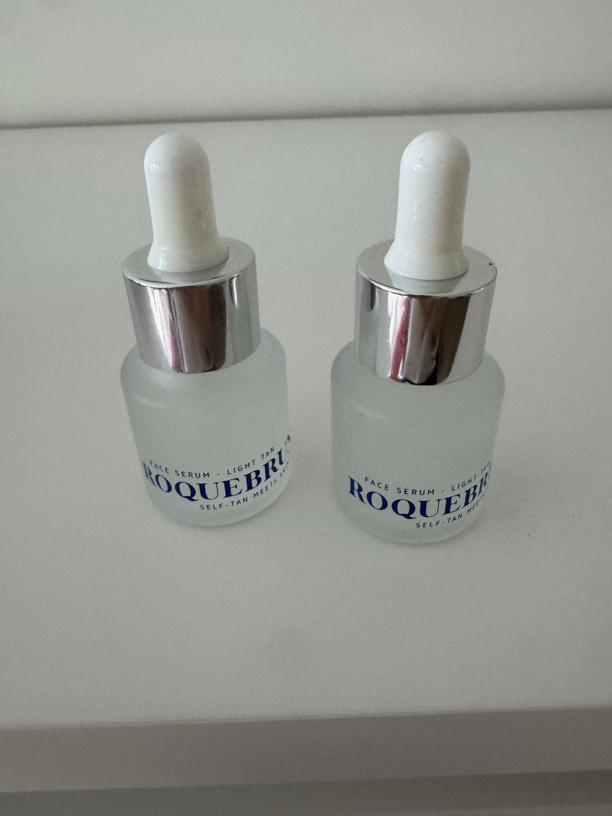 2x Roquebrun Face Serum Light Tan - Zelfbruinende Druppels, Ophalen of Verzenden, Nieuw, Gehele gezicht, Verzorging