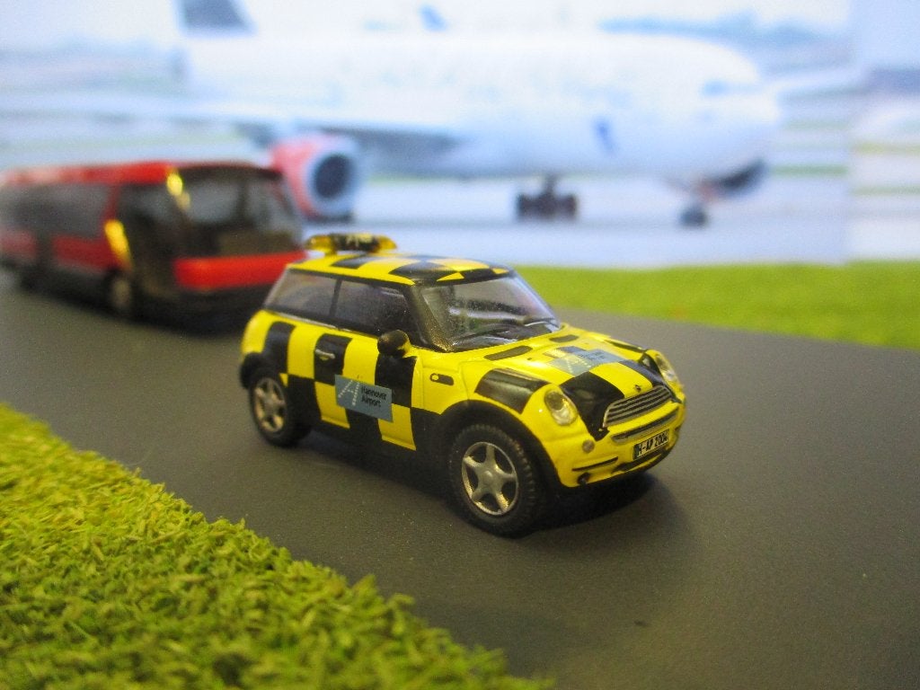 BMW New Mini - Schuco Hannover Airport Follow Me Taxi, Ophalen of Verzenden, Nieuw, Auto, Schuco