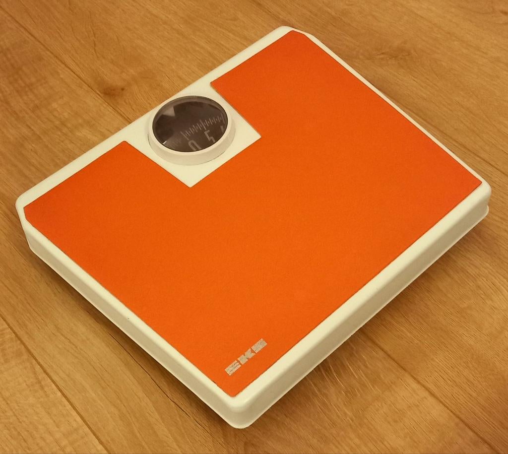 Zweedse oranje jaren 70 EKS personenweegschaal vintage, Gebruikt, Analoog, 100 kg of meer, Ophalen of Verzenden