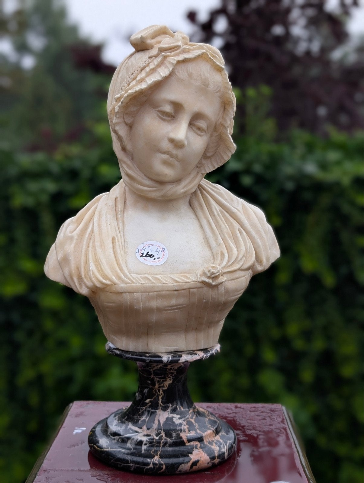 antiek borstbeeld marmer - albast.  24 cm hoog. €260., Ophalen