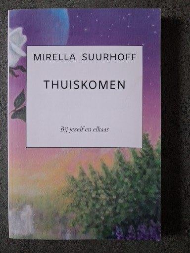 Mirella Suurhoff - Thuiskomen, Boeken, Achtergrond en Informatie, Spiritualiteit algemeen, Ophalen of Verzenden, Zo goed als nieuw