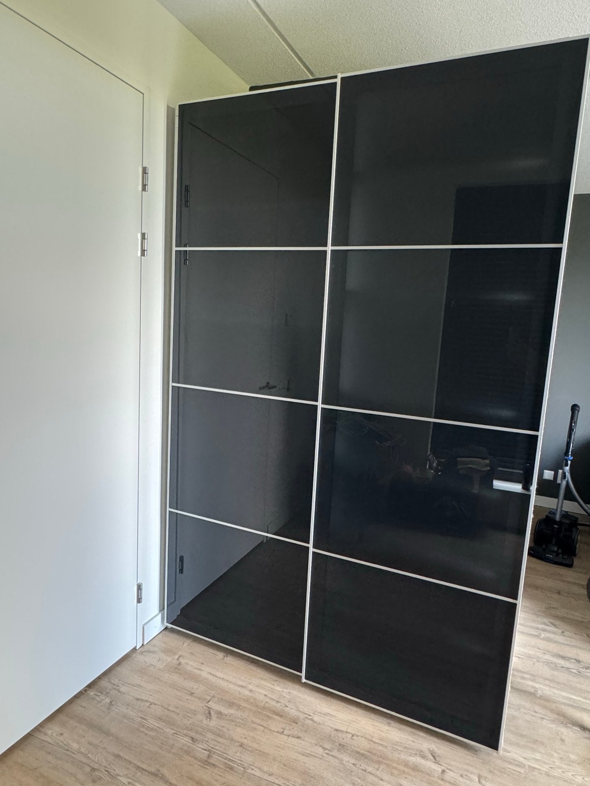 PAX kledingkast met schuifdeuren en spiegelglas, Ophalen, Met plank(en), Gebruikt, 100 tot 150 cm