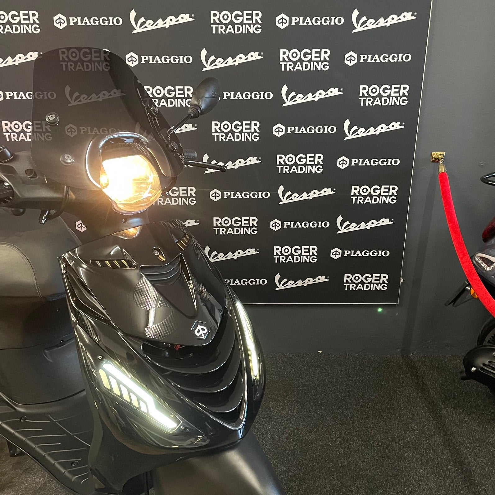 Piaggio Zip 50 Brom 4T 2V Glans Zwart 2014 - 1.797km NIEUW!!, Fietsen en Brommers, Scooters | Piaggio, Ophalen, Q, Piaggio, Maximaal 45 km/u