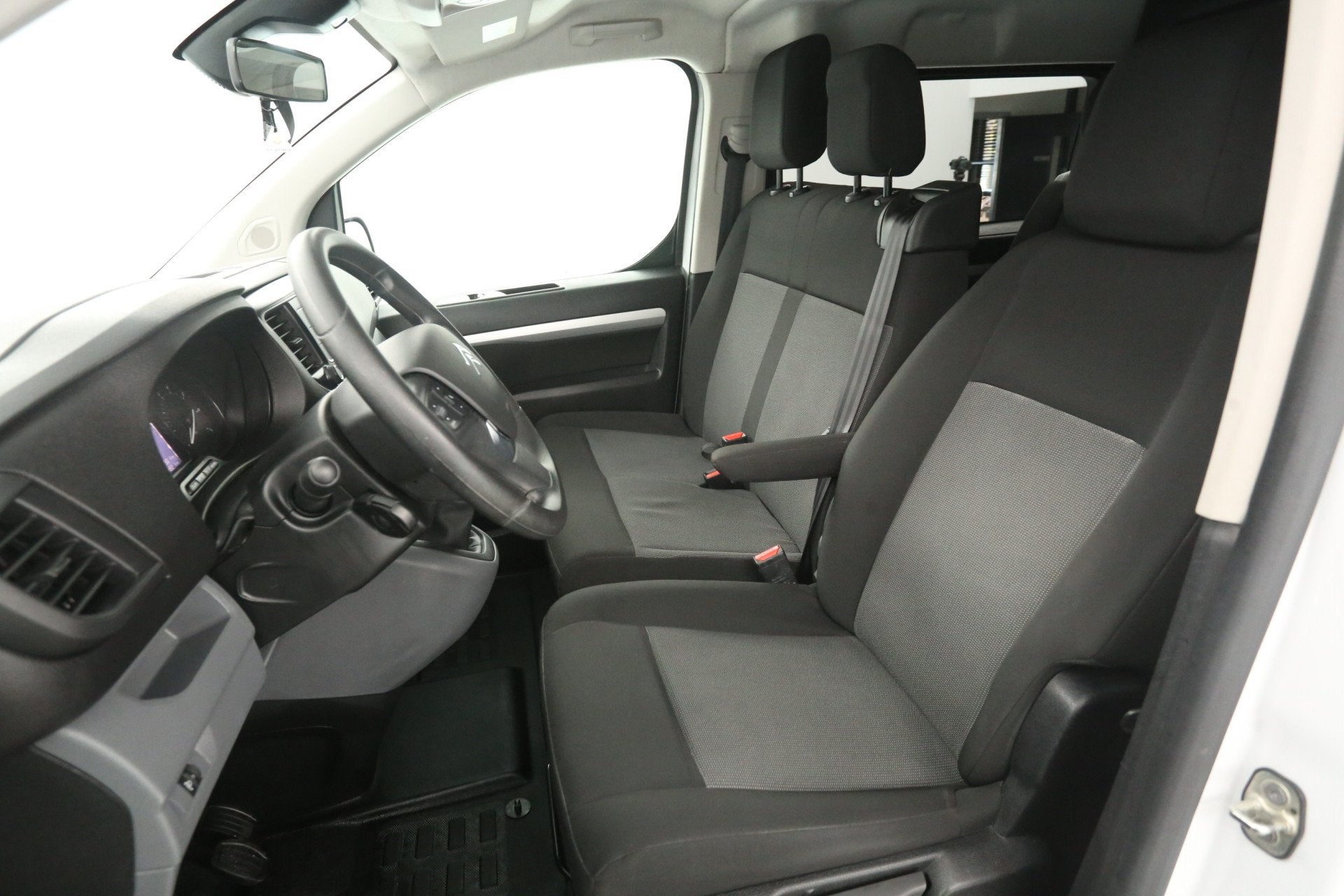 Foto 10 van Peugeot Expert Citroën Jumpy 2.0 BlueHDI 145PK L3H1 | DC |
