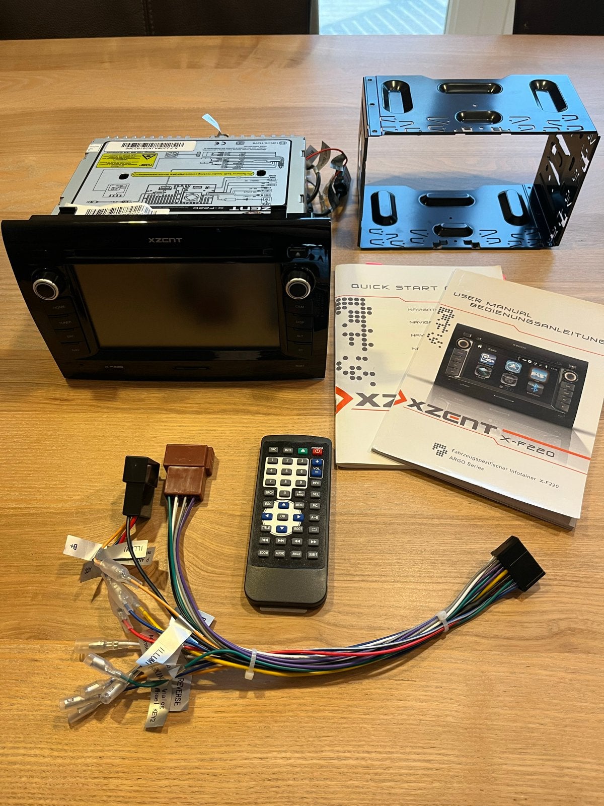 XZENT X-F220 Autoradio met navigatie en (inbouw) accessoires, Auto diversen, Autoradio's, Ophalen, Zo goed als nieuw