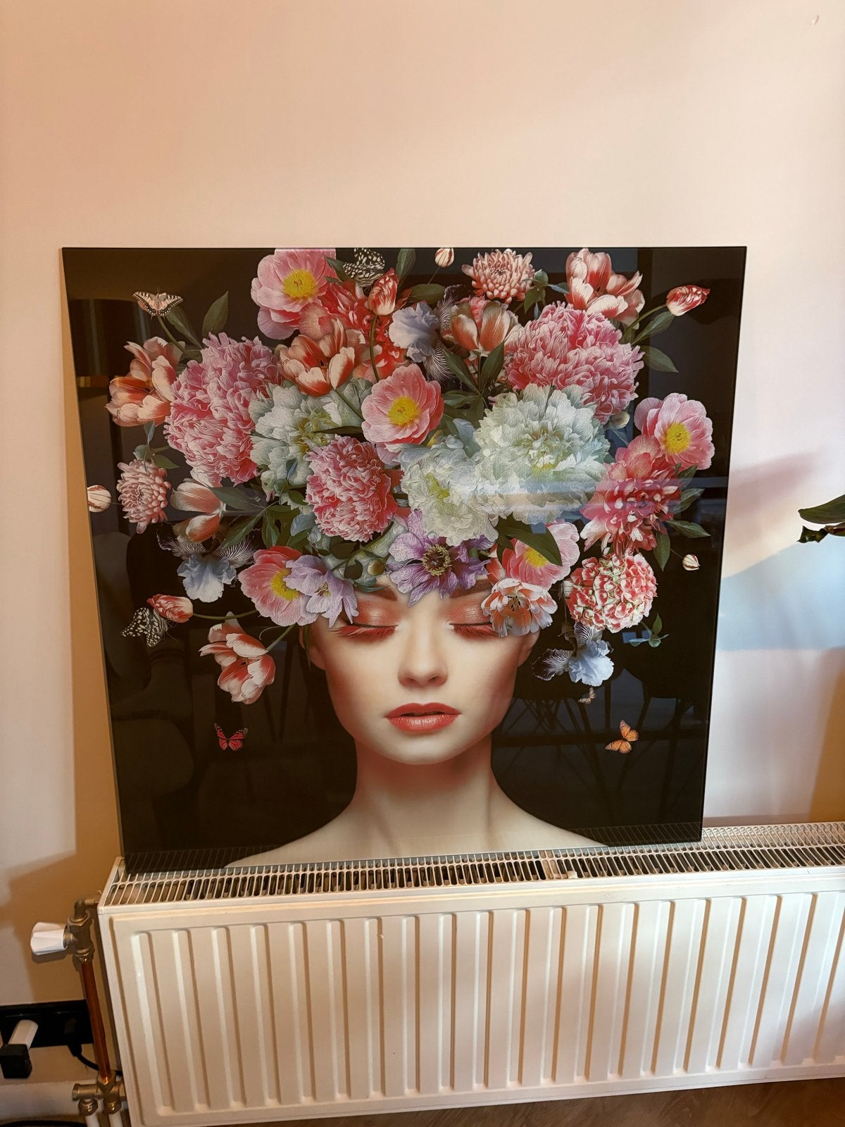 Vierkant glazen schilderij 80x80 cm met bloemen en vrouw, Ophalen, Glas, Achter glas, Bloemen