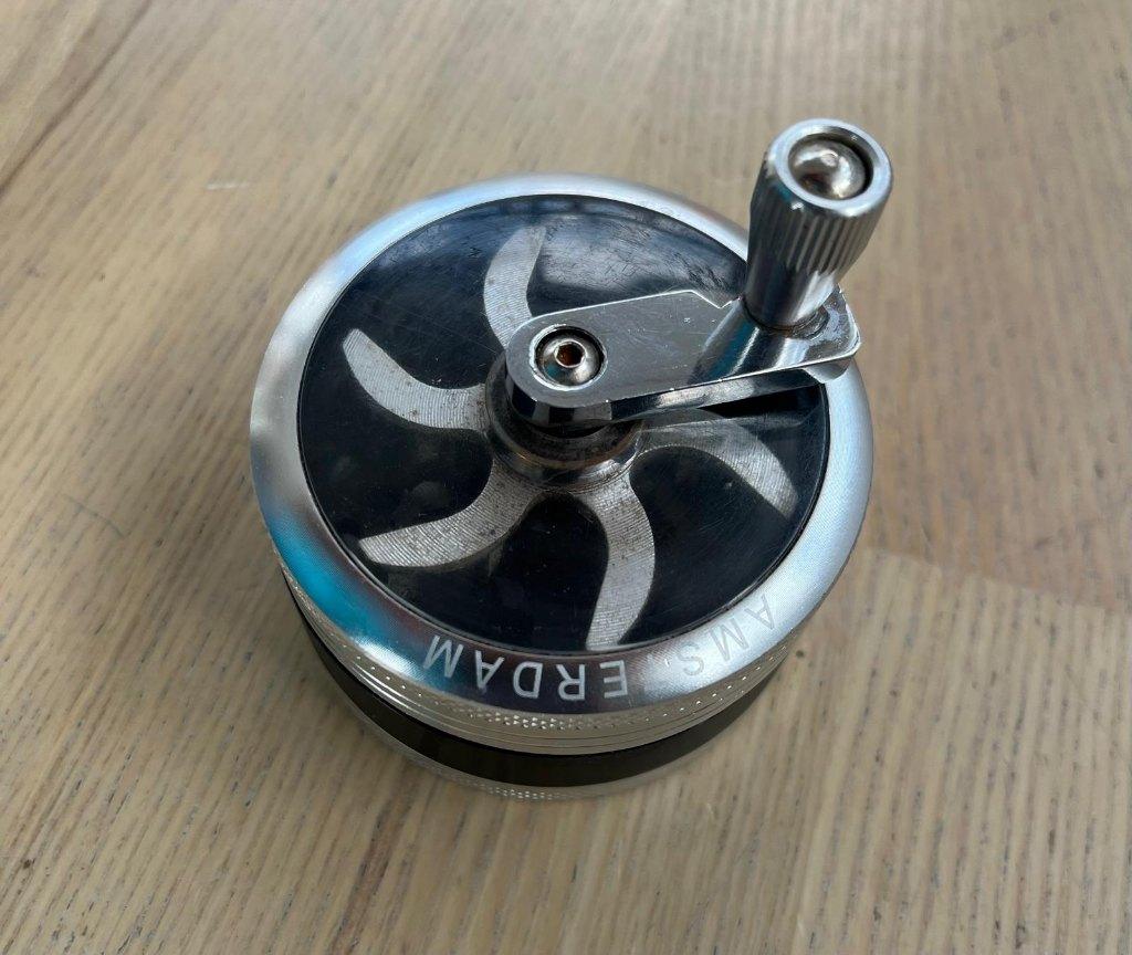te koop ; kruidenmolen / wiet grinder, Ophalen of Verzenden