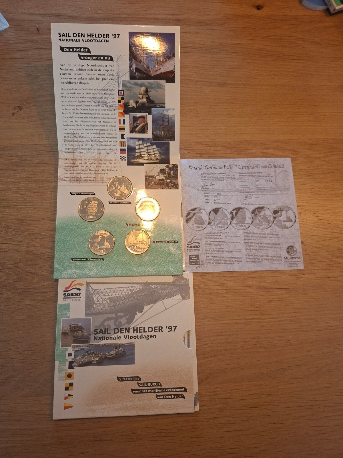 2 mapjes sail den helder 97 , met echtheid, Ophalen of Verzenden, Nederland, Munten