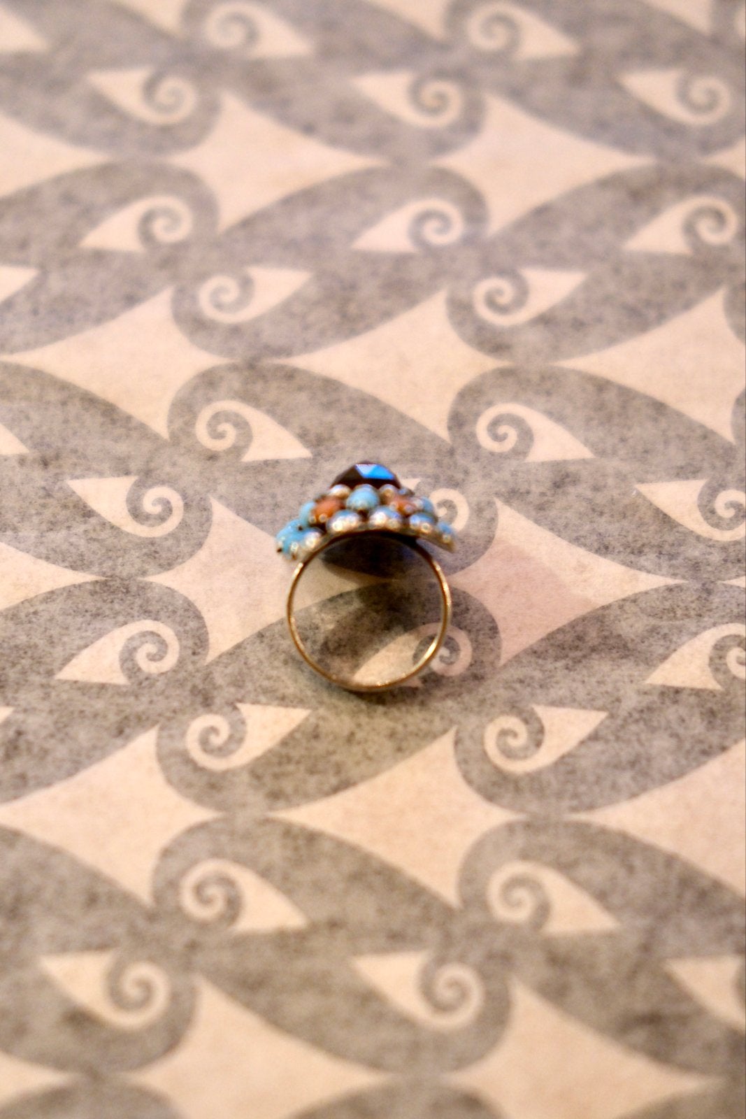 Ring met granaat, bloedkoraal en turquoise, Sieraden, Tassen en Uiterlijk, Overige materialen, Gebruikt, Overige kleuren, Ophalen of Verzenden
