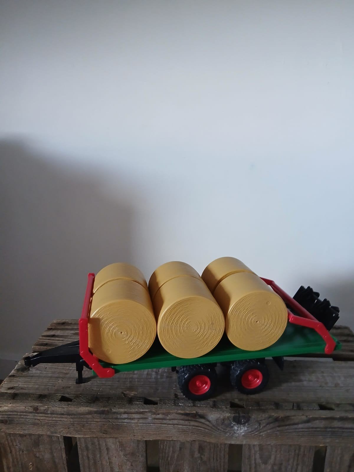 Bruder balenkar met 6 hooibalen en balenlepels, Ophalen