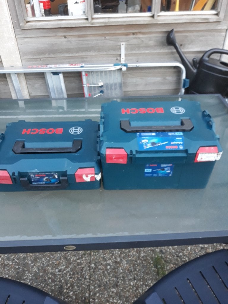 2 Bosch L-BOXXen - Gereedschapskoffers + GRATIS acculader