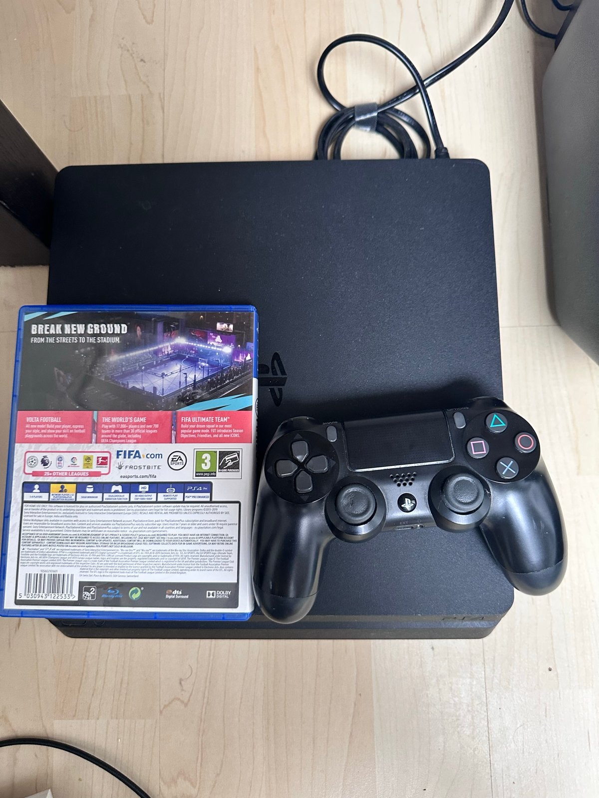 PlayStation 4 Slim 1TB met FIFA 20 en controller, Ophalen, Zo goed als nieuw, Met 1 controller, Slim