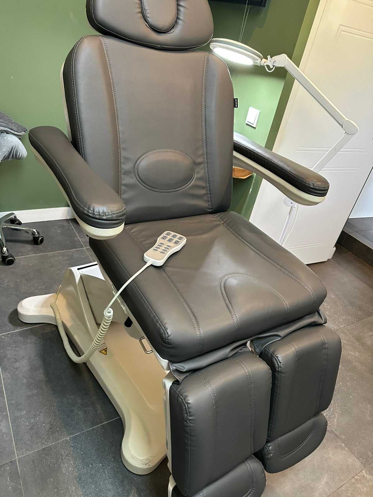 Electrische behandelstoel schoonheidsspecialiste/pedicure., Ophalen, Zo goed als nieuw, Overige typen