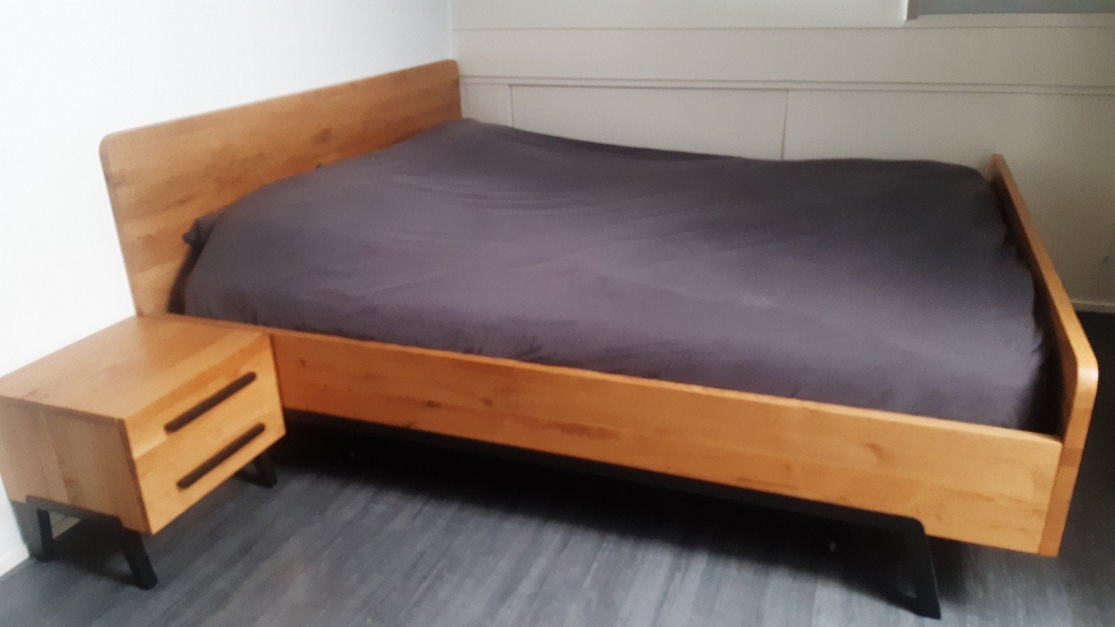 Swiss•Sense bed 180x210 met lattenbodem en nachtkastje, Ophalen, Bruin, 210 cm, Tweepersoons