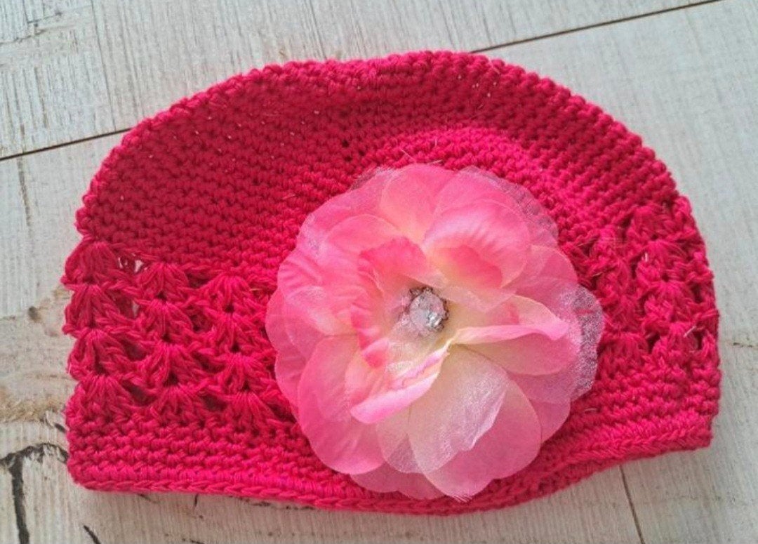Schattig roze gehaakt mutsje voor pasgeboren baby, Maat 50, Meisje, Ophalen of Verzenden, Zo goed als nieuw