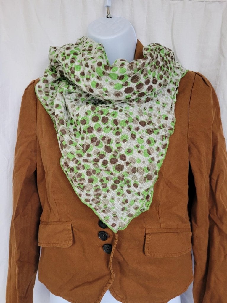 Grappige sjaal met groen-bruine stippen 104x102 cm, Maat 38/40 (M), ., Ophalen of Verzenden, Zo goed als nieuw