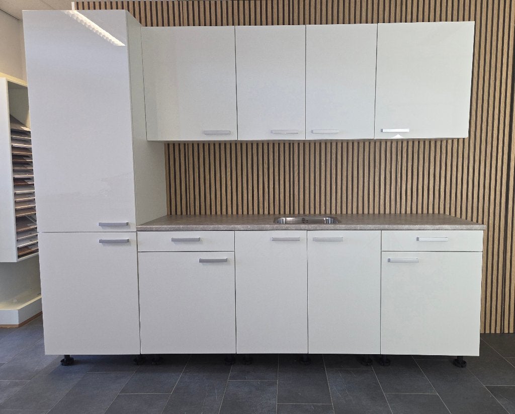 Luxe Q-Line ARTEGO Voorraad Keuken INCL. Koelkast / SALE, Huis en Inrichting, Wit, Nieuw, Enkelwandige keuken, Hoogglans of Gelakt