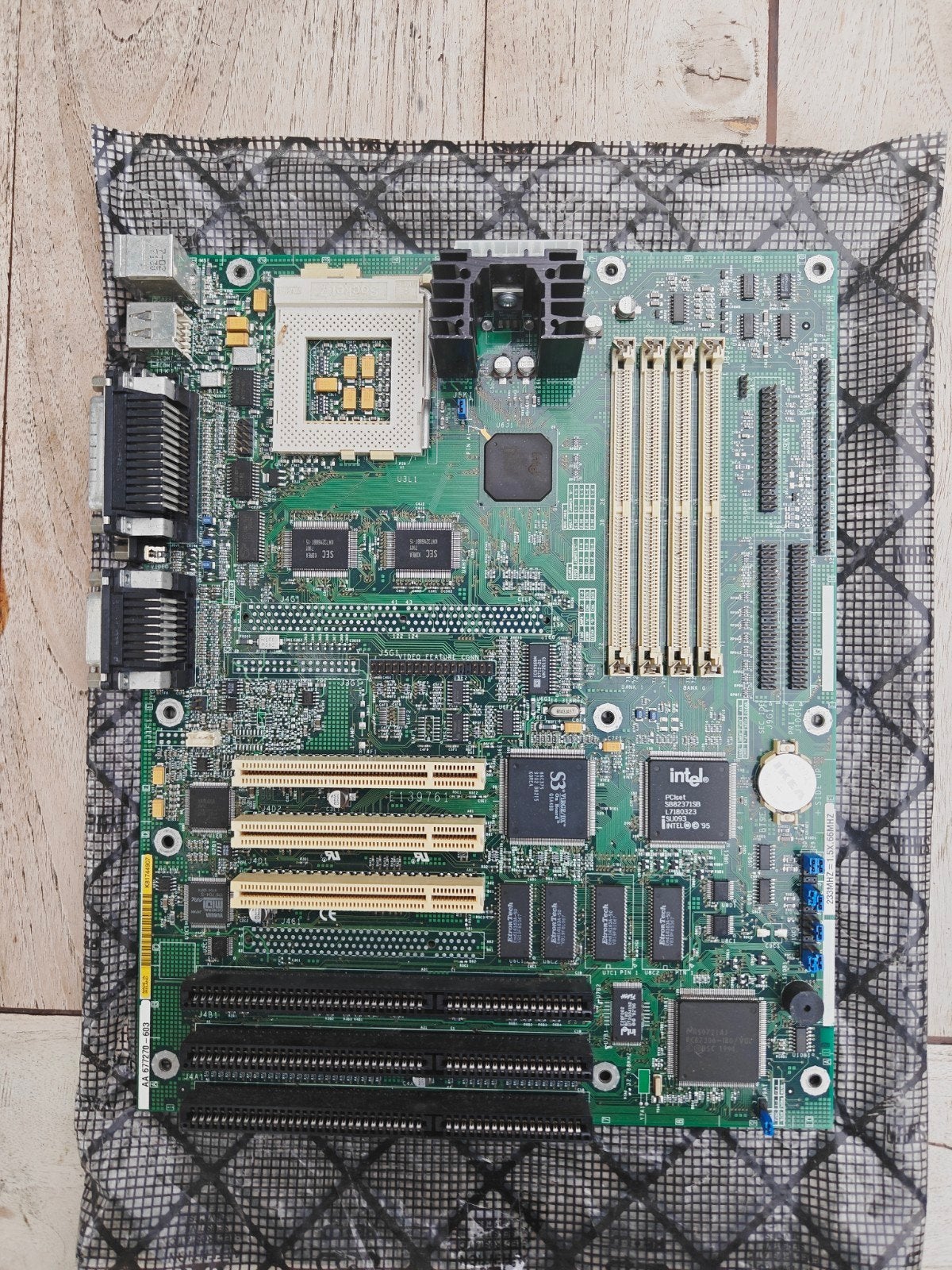 Socket 7 ATX Moederbord met S3 ViRGE DX Onboard, Computers en Software, Gebruikt, Overige soorten, Ophalen of Verzenden, ATX