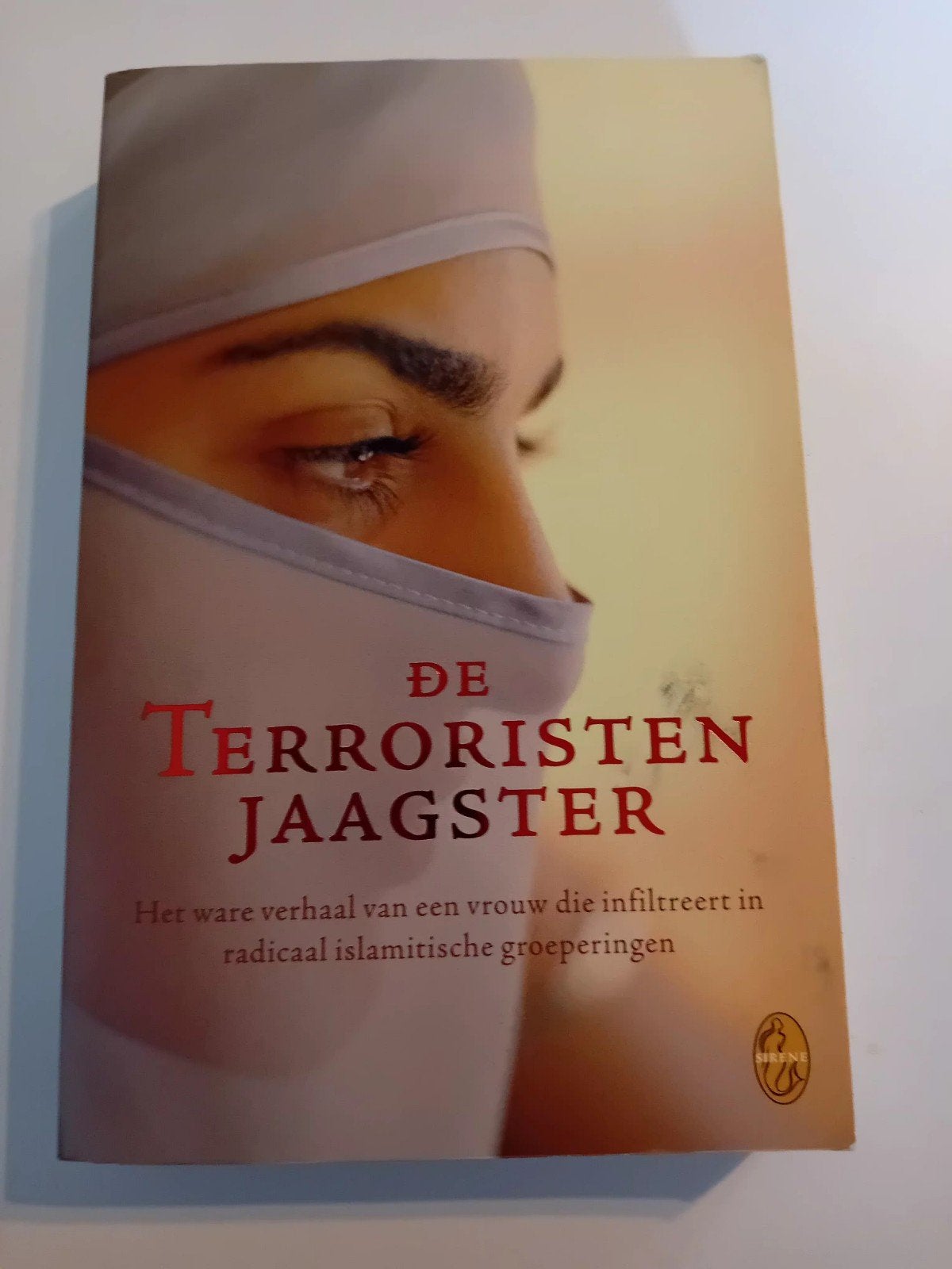 De terroristenjaagster - Anoniem, Boeken, Ophalen of Verzenden, Zo goed als nieuw, Sport