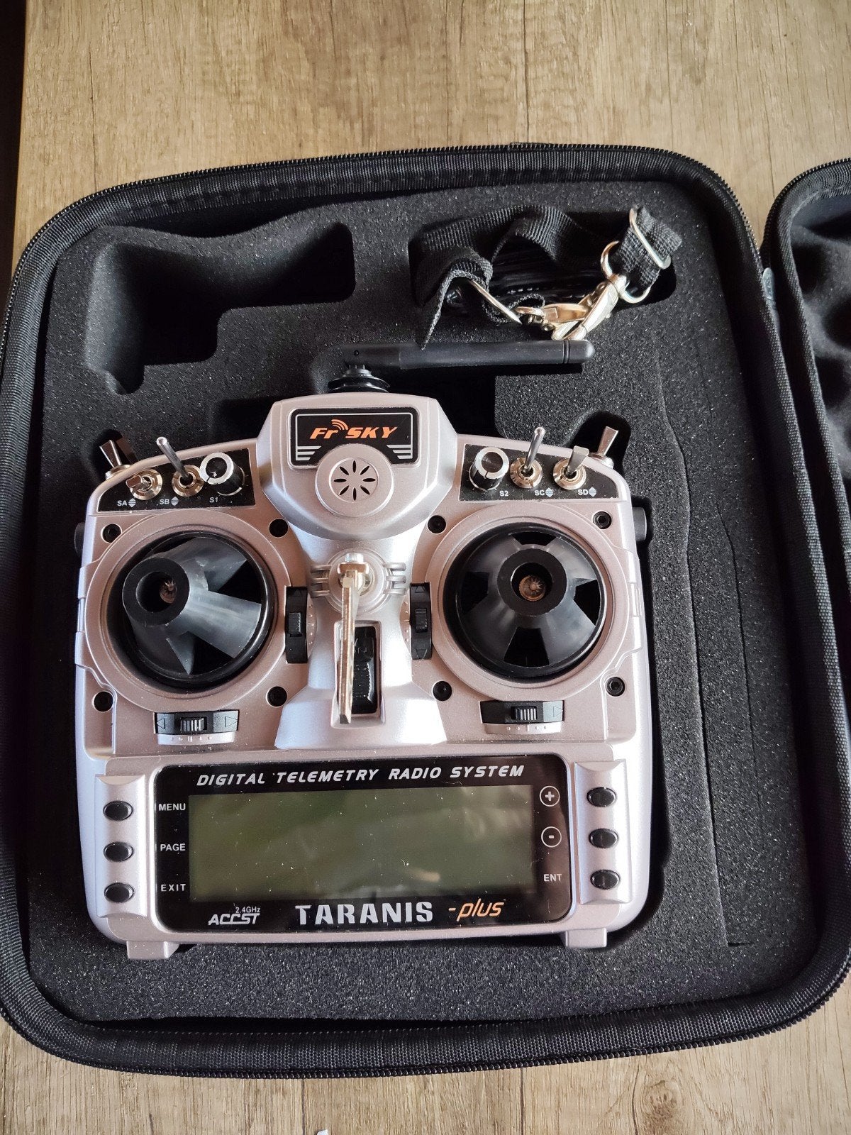 FrSky Taranis X9D Plus zender met nieuwe Lipo accu, Ophalen of Verzenden, Zo goed als nieuw