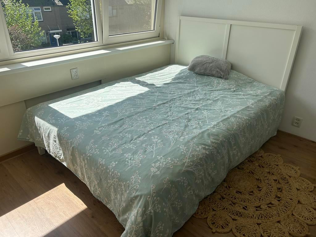 IKEA Brusali bedframe 160x200 met lattenbodem en matras, Ophalen, Gebruikt, Wit, Tweepersoons