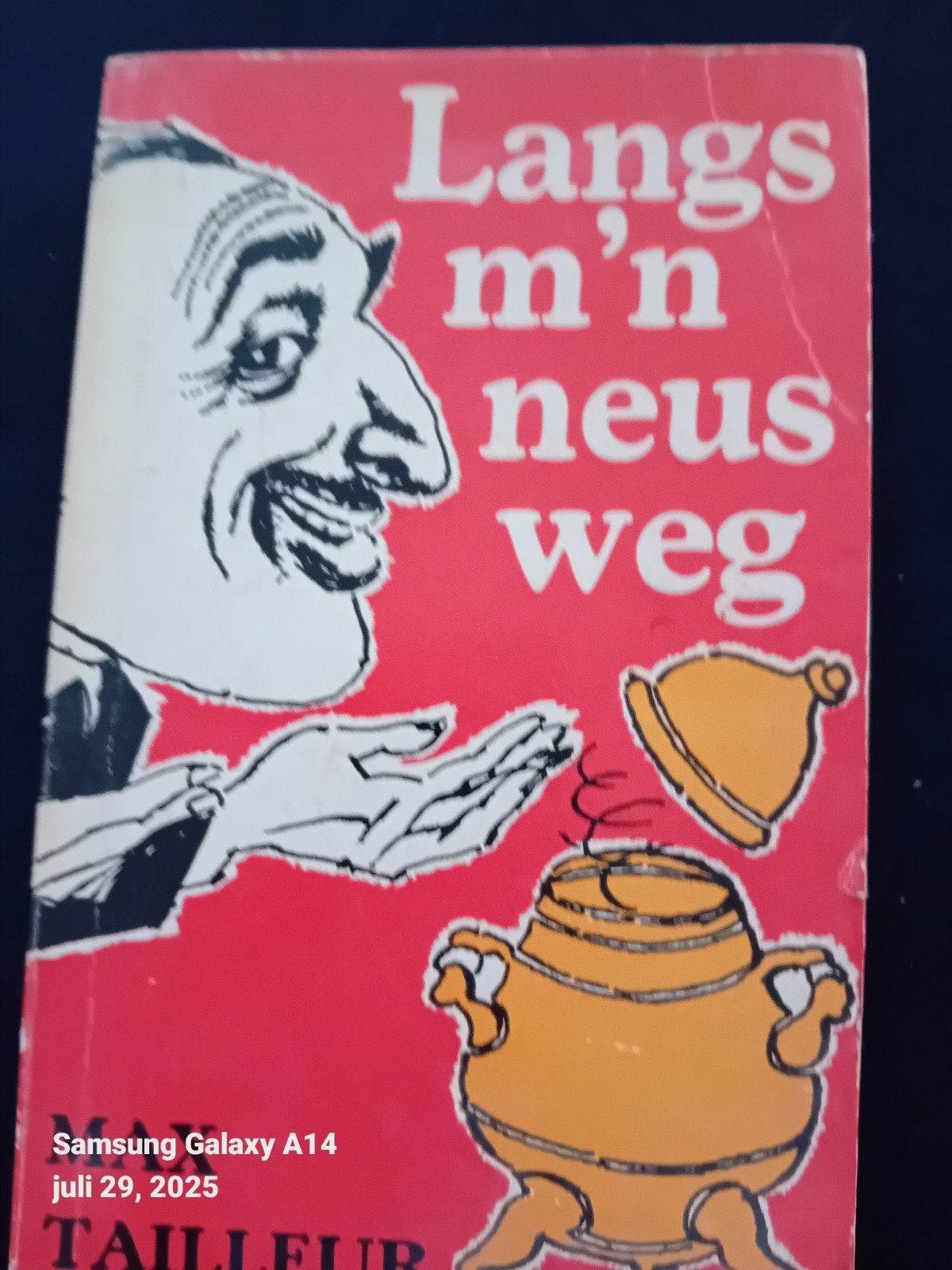 Boekje Langs m.n neus weg van Max Tailleur., Ophalen of Verzenden, Zo goed als nieuw, Moppen