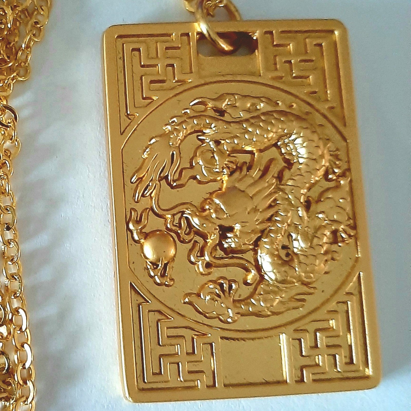 'Golden Dragon' hanger 30x45mm incl ketting 52cm, Overige materialen, Nieuw, Ophalen of Verzenden, Goud