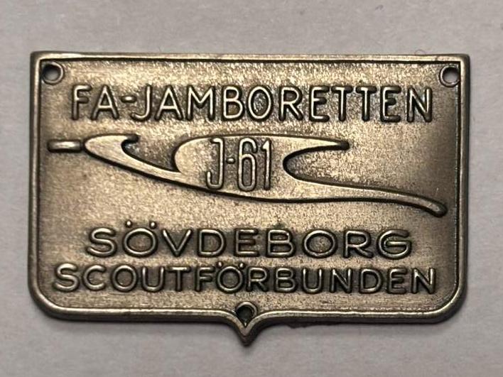Zweeds scoutinsigne J-61 FA-Jamboretten Sövdeborg, Verzamelen, Scouting, Ophalen of Verzenden, Zo goed als nieuw, Embleem, Speld of Insigne