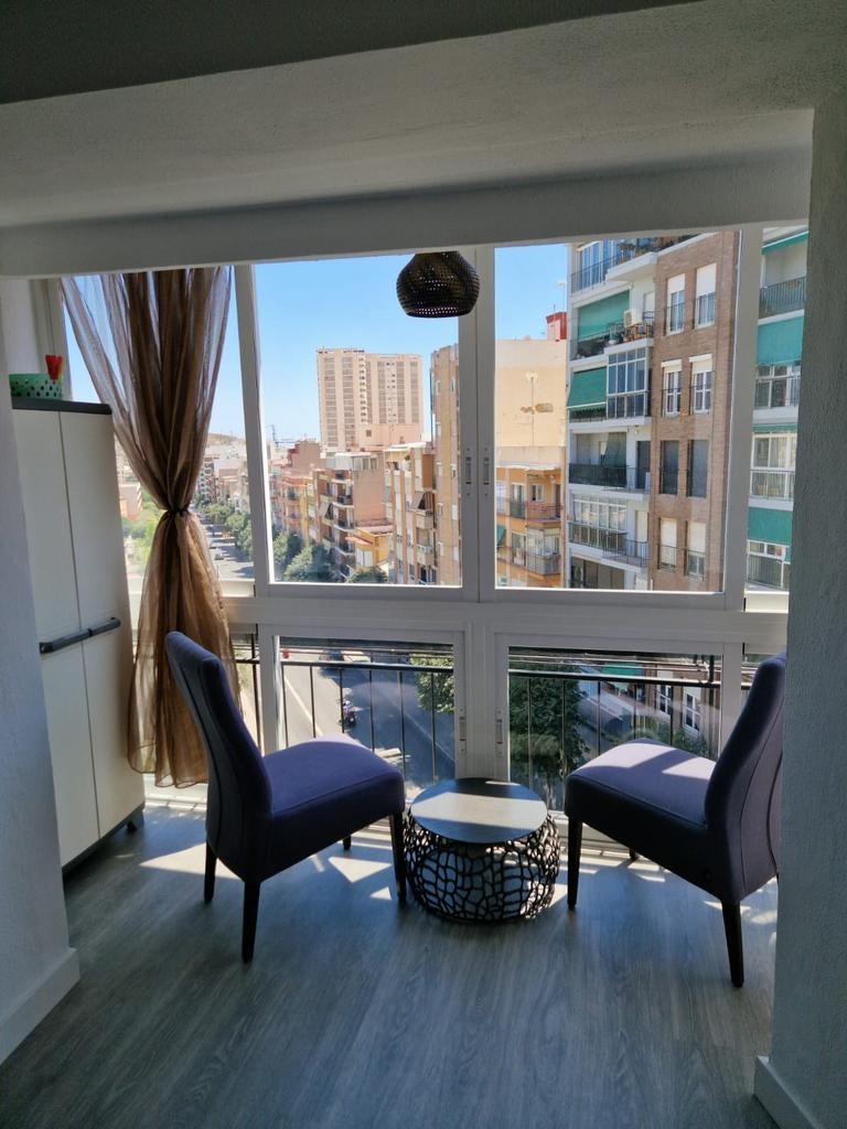 Te Huur: Ruim 3-Slaapkamer Appartement in Alicante