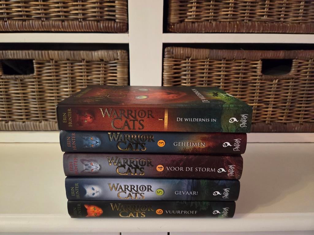 Erin Hunter - Het begin, Ophalen of Verzenden, Gelezen