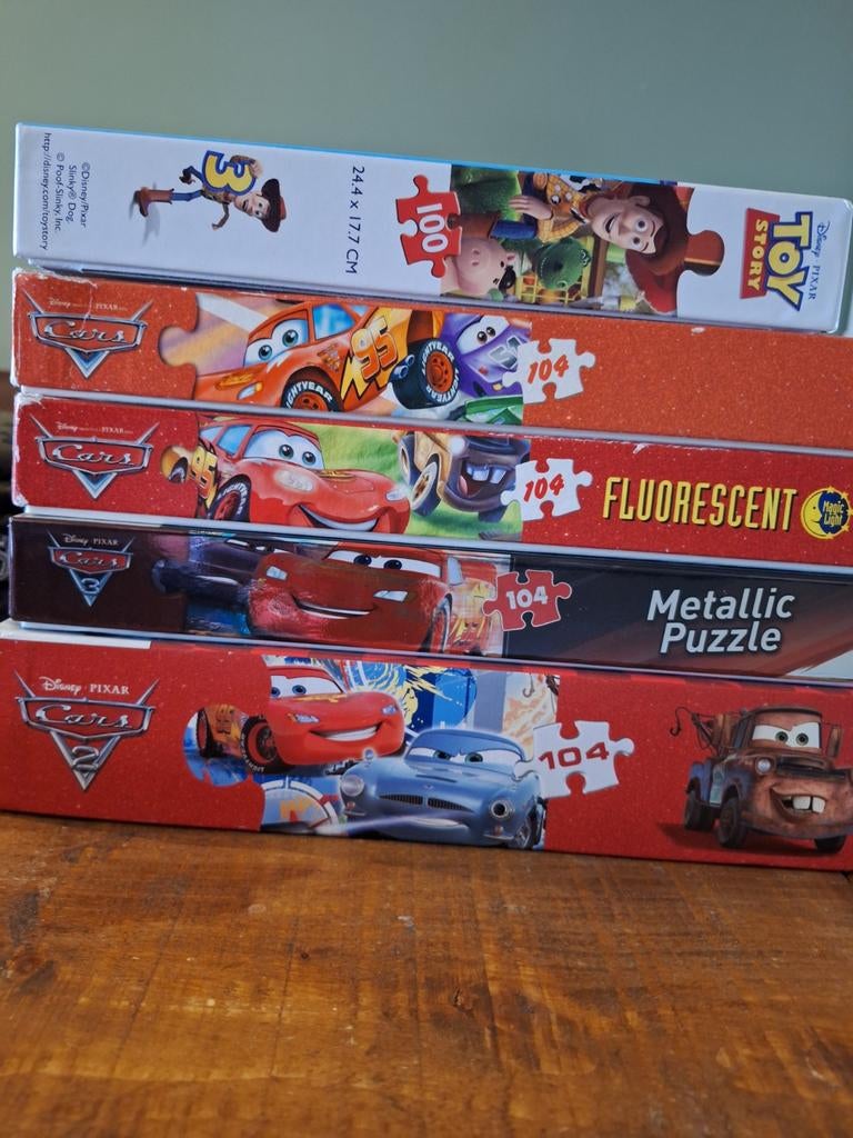 Stapel puzzels - Cars en Toy Story, Ophalen of Verzenden, 10 tot 50 stukjes