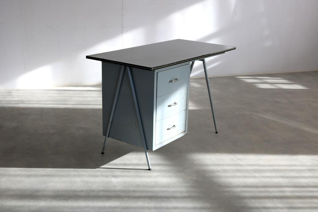 vintage bureau | industrieel | jaren 60 | desk, Huis en Inrichting, Bureaus, Gebruikt, ., Ophalen of Verzenden, .