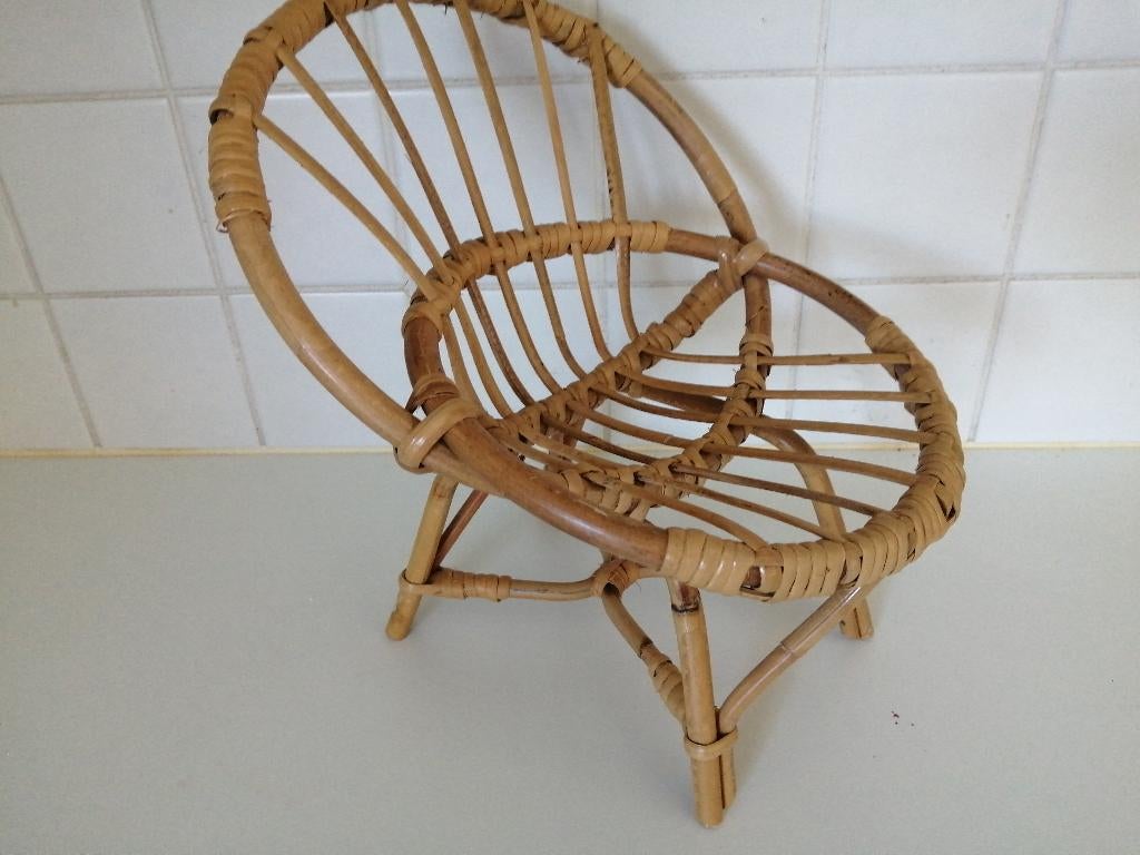 vintage retro popen stoel rotan, Verzamelen, Poppen, Gebruikt, Accessoires, Ophalen of Verzenden