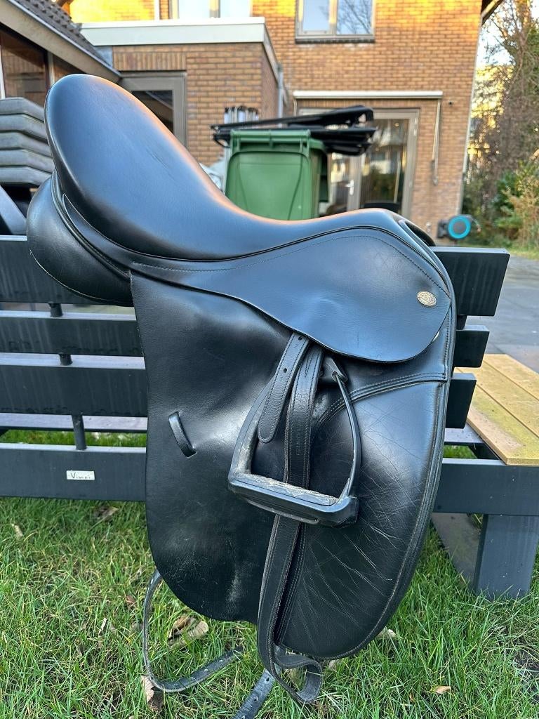 Kent en Masters 18" dressuurzadel (High Wither), Dieren en Toebehoren, Paarden en Pony's | Zadels, Ophalen of Verzenden, Gebruikt