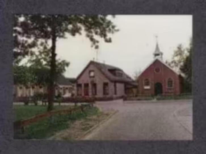 Foto Gieterveen Vrijzinnig Hervormde Kerk Jaren 80., Verzamelen, 1980 tot heden, Foto, Ophalen of Verzenden, Zo goed als nieuw